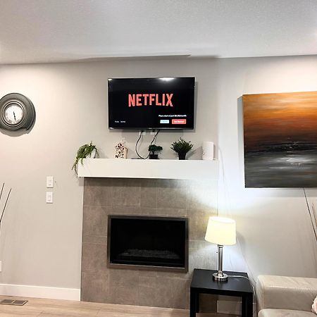 Flowealth Property Luxury Villa Near Lake Netflix Tv Wifi YYC Eksteriør billede