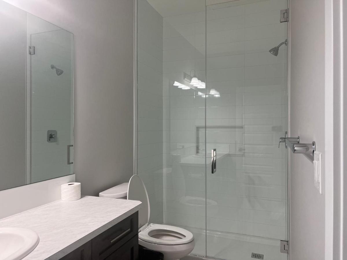 Flowealth Property Luxury Villa Near Lake Netflix Tv Wifi YYC Eksteriør billede