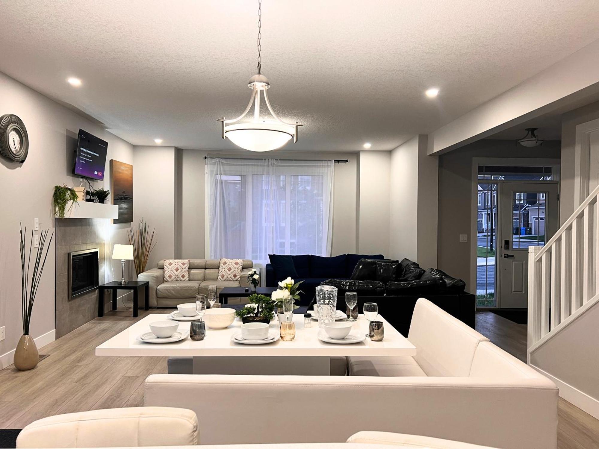 Flowealth Property Luxury Villa Near Lake Netflix Tv Wifi YYC Eksteriør billede