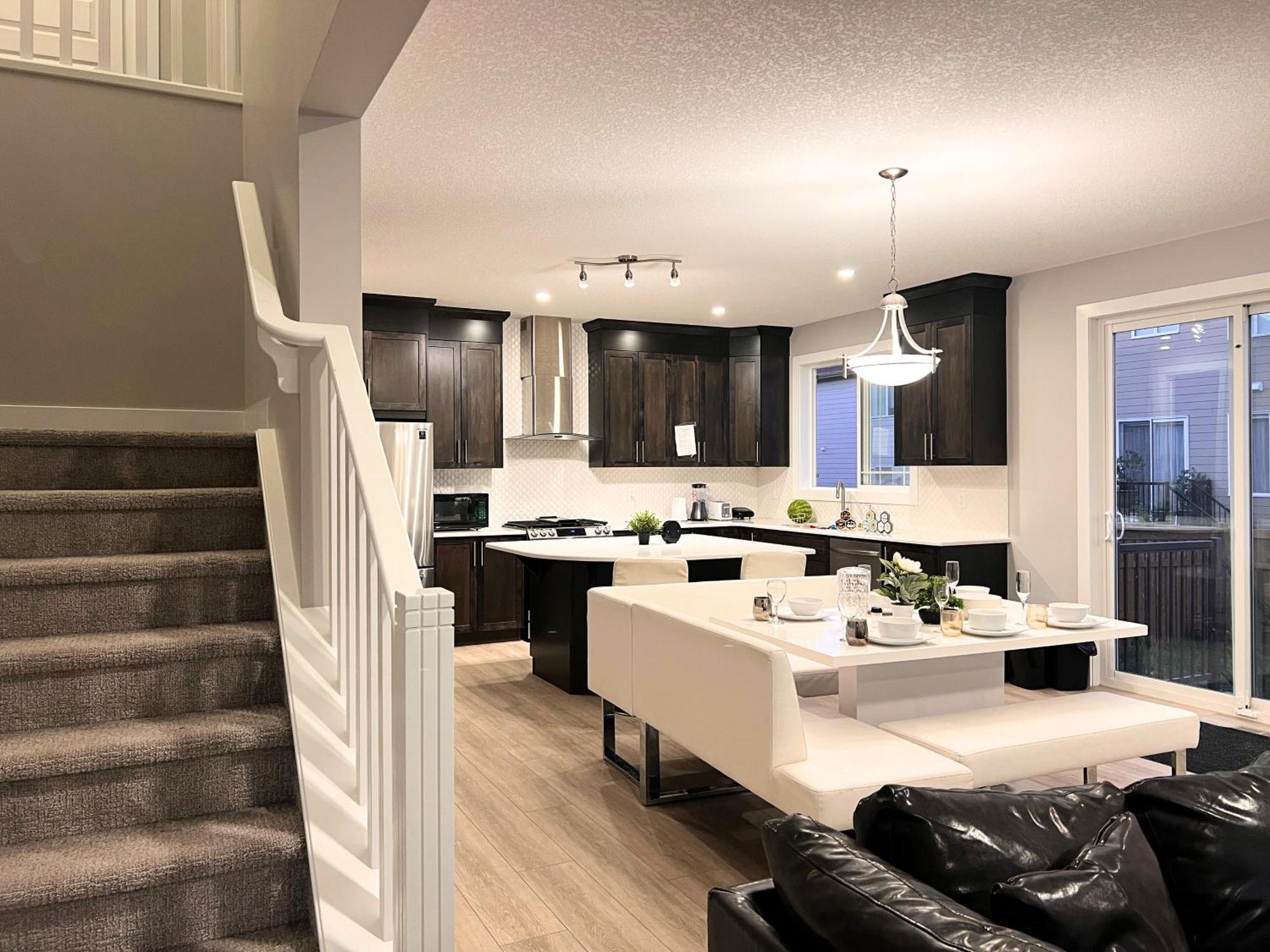 Flowealth Property Luxury Villa Near Lake Netflix Tv Wifi YYC Eksteriør billede