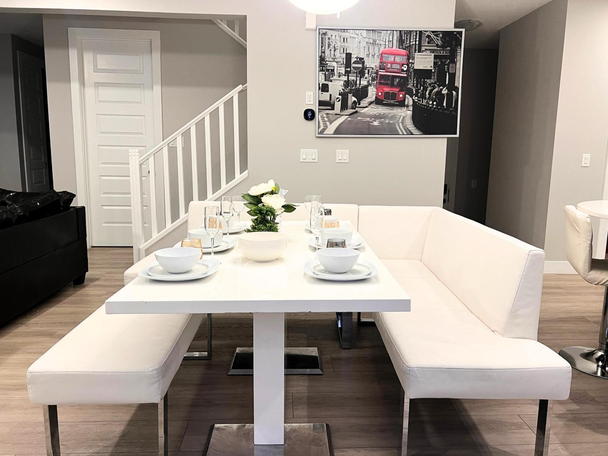 Flowealth Property Luxury Villa Near Lake Netflix Tv Wifi YYC Eksteriør billede