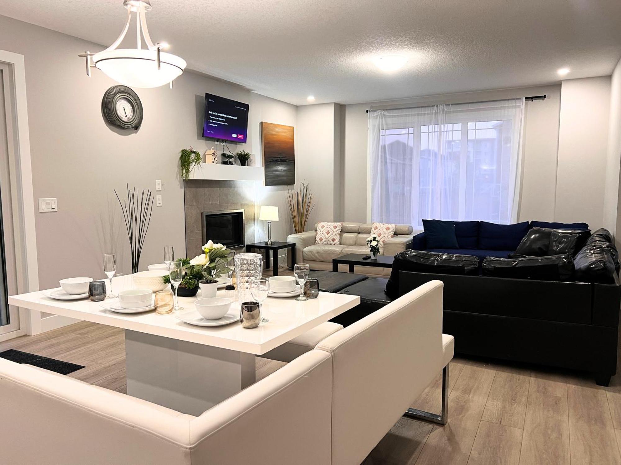 Flowealth Property Luxury Villa Near Lake Netflix Tv Wifi YYC Eksteriør billede
